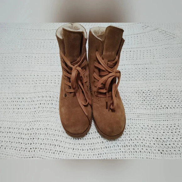 Bearpaw wedged boots In New Condition Size 7 - Picture 6 of 7